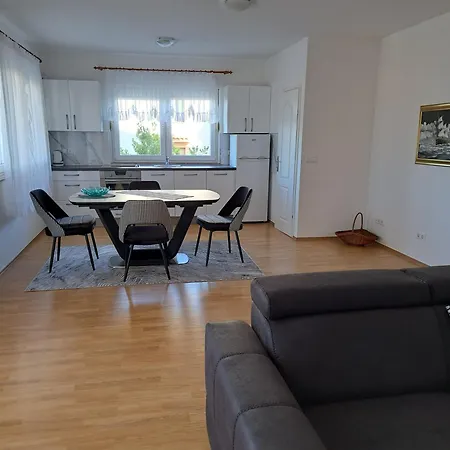 Pink House Apartment *