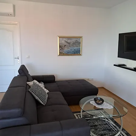 Apartment Pink House Povljana